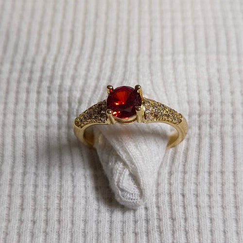 Kırmızı Zirkon Tek Taşlı Gold Renk Yüzük - Zennemor